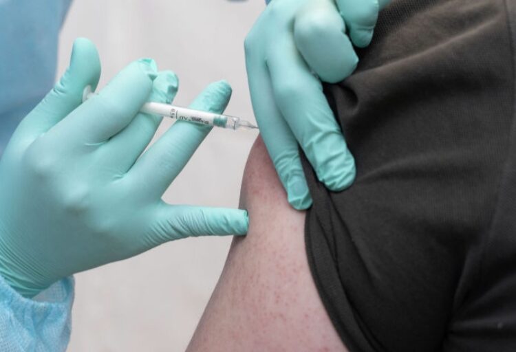 Қазақстандықтар отандық вакцина туралы не білуге тиіс?