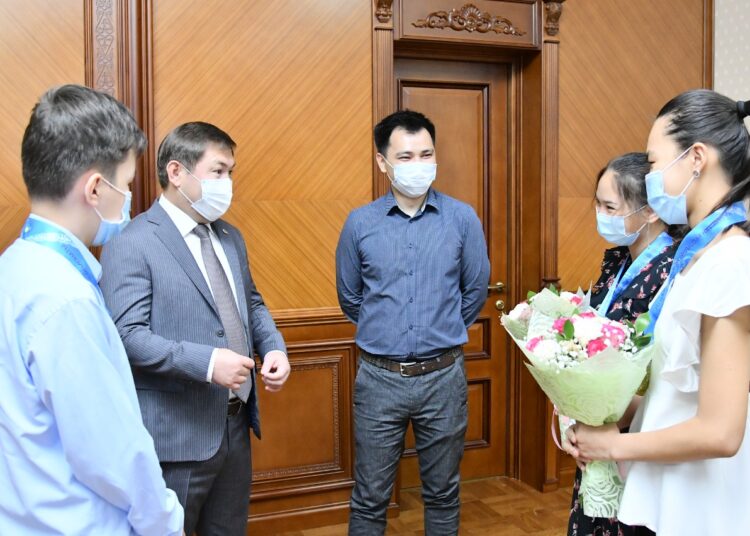 ШАХМАТ БӘСЕКЕСІНІҢ ЖЕҢІМПАЗДАРЫН МАРАПАТТАДЫ