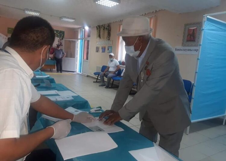 Халық таңертеңнен бері белсенділік танытып, дауыс беруде