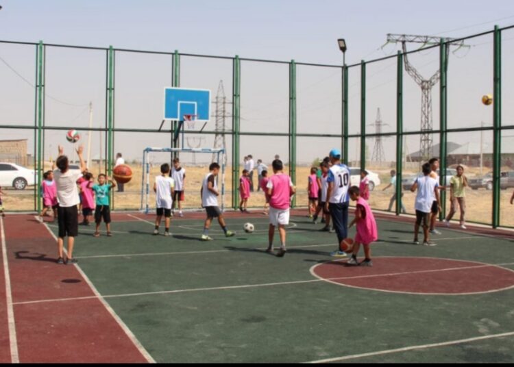 Елде болса, ерінге тиеді