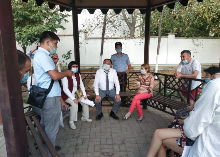 ПОЛИЦИЯНЫҢ ТҰРҒЫНДАРМЕН КЕЗДЕСУІНЕ ӘКІМ ДЕ ҚАТЫСТЫ