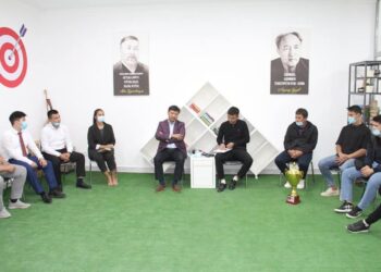 ЖАСТАРМЕН ЕРКІН ФОРМАТТА ӘҢГІМЕЛЕСТІ