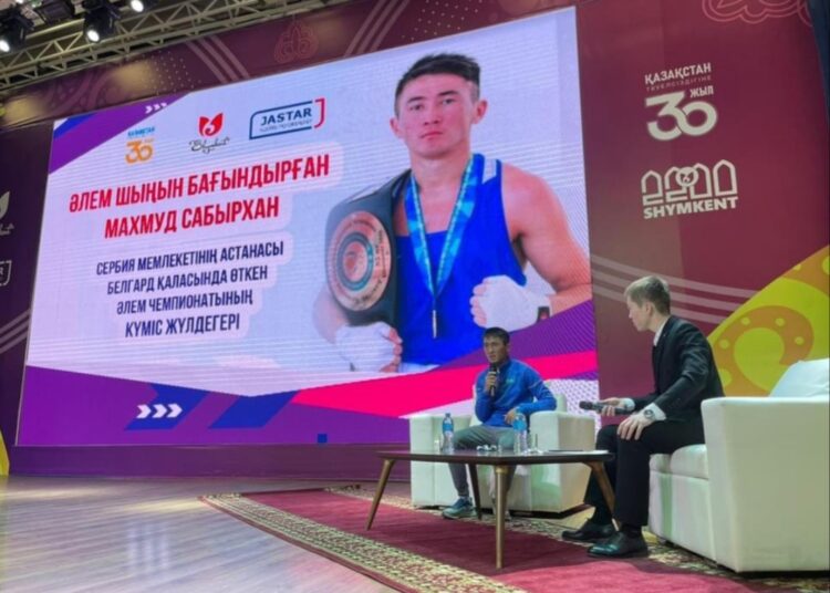 ӘЛЕМ ЧЕМПИОНАТЫНЫҢ КҮМІС ЖҮЛДЕГЕРІ ЖАСТАРМЕН КЕЗДЕСТІ