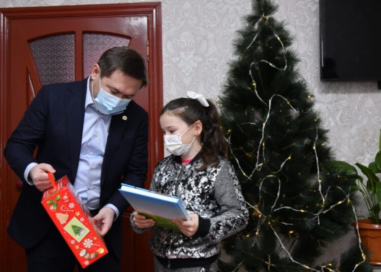 ШЫМКЕНТТЕ 200-ДЕН АСТАМ БАЛА ПРЕЗИДЕНТТІҢ ЖАҢАЖЫЛДЫҚ СЫЙЛЫҒЫН АЛДЫ