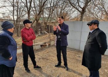 ШЫМКЕНТ: ХАЛЫҚ ҚАЛАУЛЫСЫ ЕҢБЕКШІ АУДАНЫНДАҒЫ КӘРІЗ ЖҮЙЕСІ ЖОҚ КӨП ҚАБАТТЫ ҮЙЛЕРДІ АРАЛАДЫ