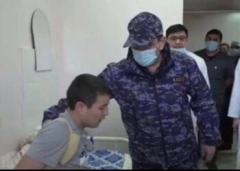 Шымкенттің бас полицейі тәртіпсіздіктер кезінде жараланған сақшылардың халін білді