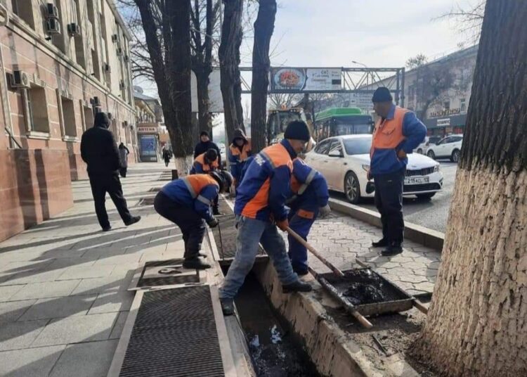 ШЫМКЕНТТЕ ИРРИГАЦИЯЛЫҚ АРЫҚТАР ТАЗАЛАНУДА