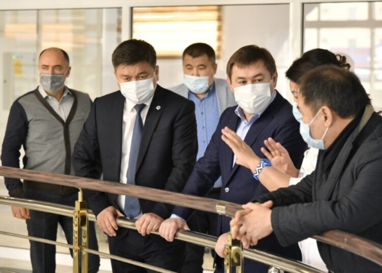 ШЫМКЕНТ ӘКІМІ ЖҰҚПАЛЫ АУРУЛАР ГОСПИТАЛІНЕ БАРДЫ