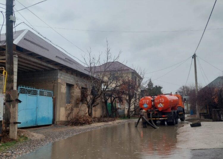 ЖАҢБЫР СУЫНАН ТАЗАРТУҒА 500-ДЕН АСТАМ ЖҰМЫСШЫ ЖҰМЫЛДЫРЫЛДЫ