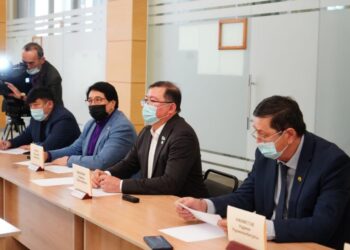 ҚОҒАМДЫҚ КЕҢЕС МҮШЕЛЕРІ АЗАМАТТАРДЫҢ ӨТІНІШТЕРІН ТЫҢДАДЫ