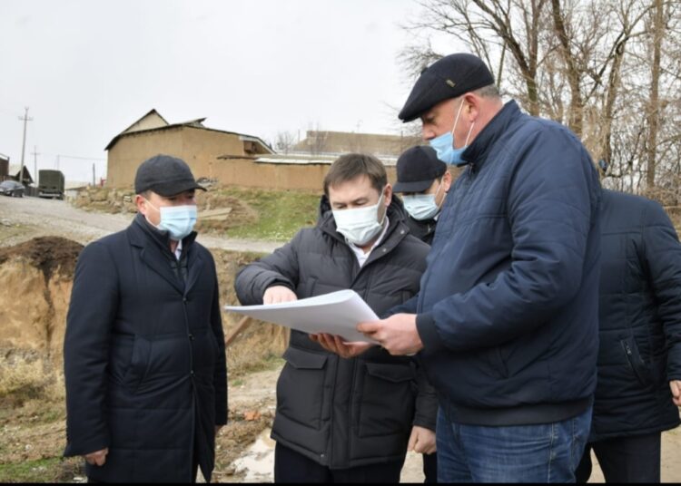 ҚАЛА ӘКІМІ БАЗАРҚАҚПА ТҰРҒЫН АЛАБЫНДАҒЫ КӨПІРДІҢ ЖАҒДАЙЫМЕН ТАНЫСТЫ