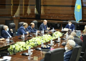 ШЫМКЕНТ ҚАЛАСЫНЫҢ ӘКІМІ АРДАГЕРЛЕРМЕН КЕЗДЕСТІ