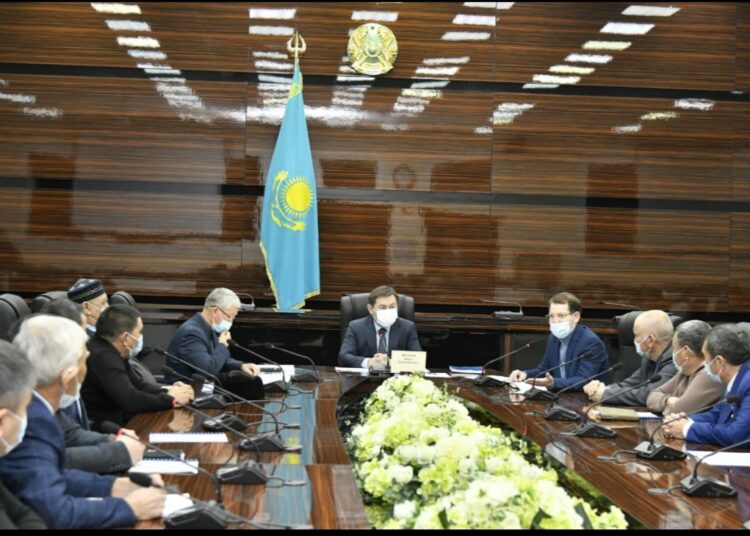 ҚАЛА ӘКІМІ АБАЙ АУДАНЫНЫҢ БЕЛСЕНДІЛЕРІМЕН КЕЗДЕСТІ