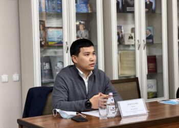 БАСҚАРМА БАСШЫСЫ ЖАСТАРМЕН КЕЗДЕСТІ