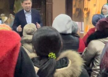 Әкіммен кездесті