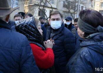 ҚАЛА ӘКІМІ ОТЫРАР ШАҒЫН АУДАНЫНЫҢ ТҰРҒЫНДАРЫМЕН КЕЗДЕСТІ