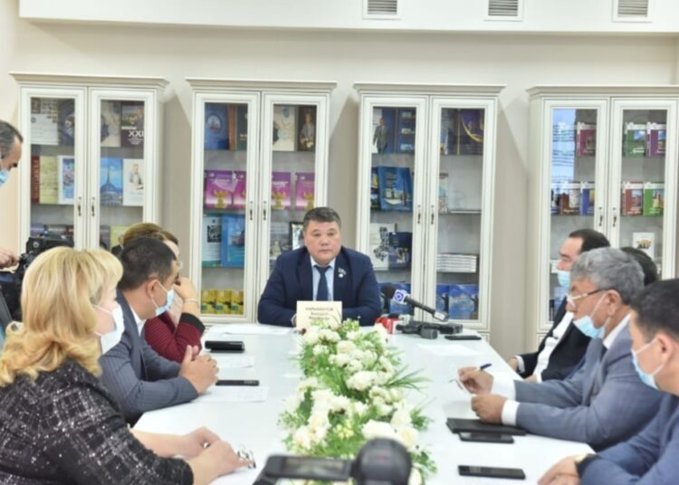 ҚОҒАМДЫҚ КЕҢЕСТІ ЖАСАҚТАУШЫ КОМИССИЯ МҮШЕЛЕРІ САЙЛАНДЫ