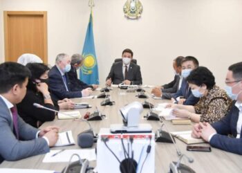 ТҮРКІСТАН: БІЛІМ САПАСЫН ЖАҚСАРТУ БАҒЫТЫНДА АРДАГЕР ҰСТАЗДАРМЕН КЕҢЕС ӨТКІЗІЛДІ