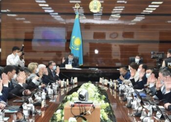 ӘКІМДЕР ХАЛЫҚПЕН ТҰРАҚТЫ ТҮРДЕ КЕЗДЕСЕДІ