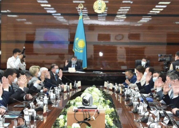 ӘКІМДЕР ХАЛЫҚПЕН ТҰРАҚТЫ ТҮРДЕ КЕЗДЕСЕДІ