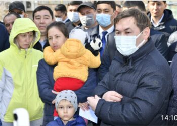 МҰРАТ ӘЙТЕНОВ ЗАБАДАМ ЖӘНЕ ХИМФАРМ ШАҒЫН АУДАН ТҰРҒЫНДАРЫМЕН КЕЗДЕСТІ