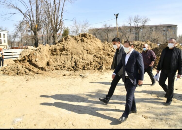 ШЫМКЕНТТІҢ ЕҢ КӨНЕ МЕКТЕБІ ЖАНЫНАН ЖАҢА ҒИМАРАТ САЛЫНУДА