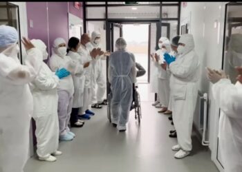 ШЫМКЕНТ ДӘРІГЕРЛЕРІ ИНФЕКЦИЯЛЫҚ СТАЦИОНАРДАҒЫ СОҢҒЫ НАУҚАСТЫ ҮЙІНЕ ШЫҒАРЫП САЛДЫ