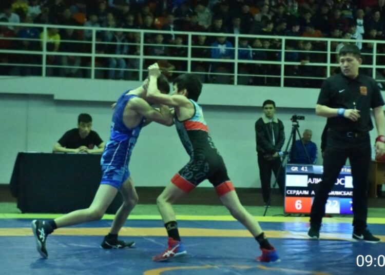 ШЫМКЕНТТЕ ЖАС ПАЛУАНДАР ЖАРЫСЫ БАСТАЛДЫ