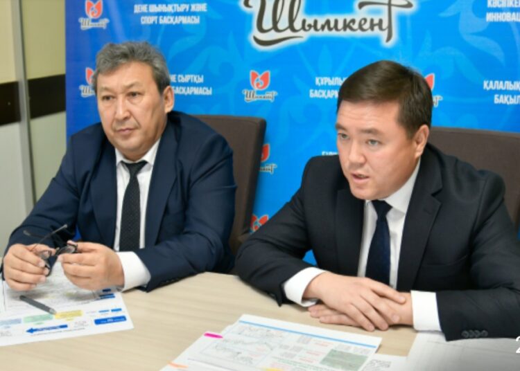 ЖОЛ ЖӘНЕ КОММУНАЛДЫҚ МӘСЕЛЕ БОЙЫНША САЛА ЖЕТЕКШІЛЕРІ ТІКЕЛЕЙ ЭФИРДЕ ТҰРҒЫНДАРДЫҢ САУАЛЫНА ЖАУАП БЕРДІ