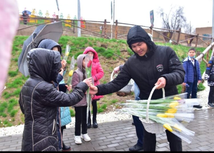 ШЫМКЕНТТЕ «ЖАЙЛАУ КҮНІ» ГҮЛДЕР ЖӘРМЕҢКЕСІ ӨТТІ