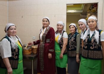 ТҮРКІСТАН: ҚҰРЫЛЫСШЫЛАР АНАЛАР КЕҢЕСІ ӘЗІРЛЕГЕН НАУРЫЗ КӨЖЕДЕН ДӘМ ТАТТЫ