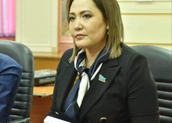 СЕНАТОРЛАР ТҰРҒЫНДАРМЕН КЕЗДЕСТІ