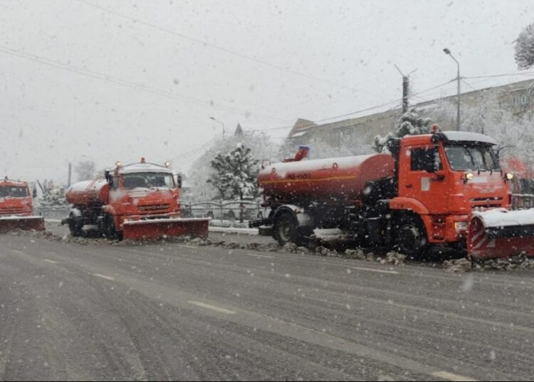 ӘЛ-ФАРАБИ АУДАНЫНДА ҚАР ТАЗАЛАУҒА 25 ТЕХНИКА ЖҰМЫЛДЫРЫЛДЫ