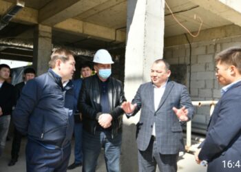 ҚАЛА ӘКІМІ «МЕТАЛЛУРГ» СТАДИОНЫНЫҢ ҚҰРЫЛЫС БАРЫСЫН ТЕКСЕРДІ