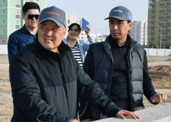 ӨМІРЗАҚ ШӨКЕЕВ: «ТҮРКІСТАНДЫ ДАМЫТУ — ҮЛКЕН ЖАУАПКЕРШІЛІК»