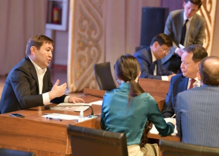 ҚАЛА ӘКІМІ КЕЗЕКТІ ҚАБЫЛДАУЫН ӨТКІЗДІ