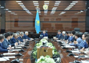 ШЫМКЕНТТЕ ҚОҒАМДЫҚ КЕҢЕС МҮШЕЛЕРІНЕ КУӘЛІК ПЕН ТӨСБЕЛГІЛЕРІ САЛТАНАТТЫ ЖАҒДАЙДА ТАБЫС ЕТІЛДІ