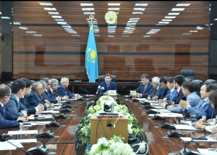 ШЫМКЕНТТЕ ҚОҒАМДЫҚ КЕҢЕС МҮШЕЛЕРІНЕ КУӘЛІК ПЕН ТӨСБЕЛГІЛЕРІ САЛТАНАТТЫ ЖАҒДАЙДА ТАБЫС ЕТІЛДІ