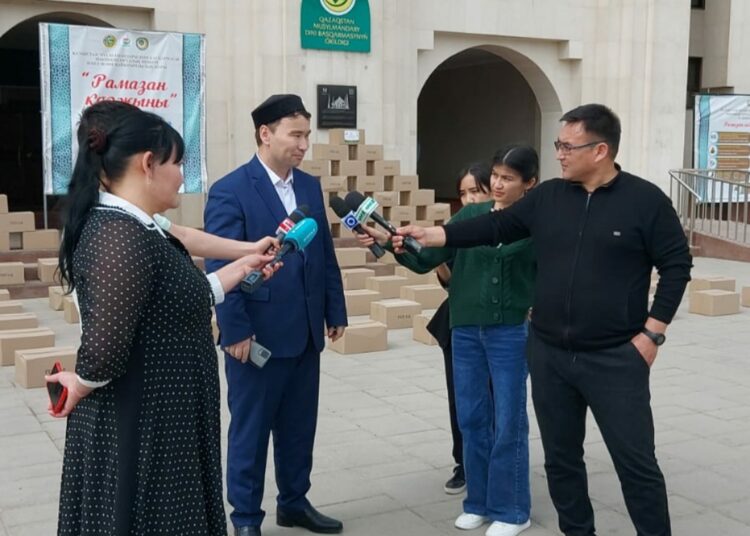 ШЫМКЕНТ: 11500 отбасыға «Рамазан қоржыны» үлестірілді
