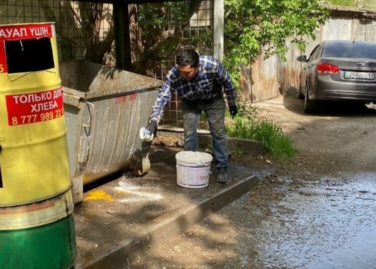 ӘЛ-ФАРАБИ АУДАНЫНДА ДЕЗИНФЕКЦИЯЛЫҚ ТАЗАЛАУ ЖҰМЫСТАРЫ ЖҮРГІЗІЛУДЕ