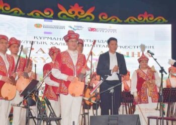 ТҮРКІСТАН: СОЗАҚТА ҚҰРМАНҒАЗЫ АТЫНДАҒЫ ҚАЗАҚ ҰЛТТЫҚ ХАЛЫҚ АСПАПТАР ОРКЕСТРІНІҢ КОНЦЕРТ ӨТТІ