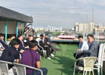 АУДАН ӘКІМІ ЖАСТАРМЕН ЖҮЗДЕСТІ