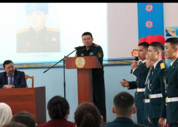 ЖАЗУШЫ-ЗЕРТТЕУШІ ӘКІМ ЫСҚАҚ ҰЛАНДАРМЕН КЕЗДЕСТІ