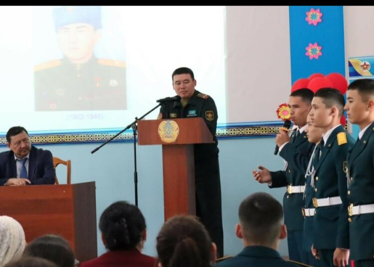 ЖАЗУШЫ-ЗЕРТТЕУШІ ӘКІМ ЫСҚАҚ ҰЛАНДАРМЕН КЕЗДЕСТІ