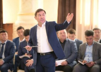 ШЫМКЕНТ ӘКІМІ ҚАРАТАУ АУДАНЫНЫҢ ТҰРҒЫНДАРЫМЕН КЕЗДЕСТІ