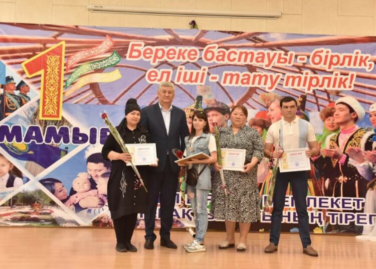 ҚАРАТАУ АУДАНЫ БІРЛІК МЕРЕКЕСІН ТОЙЛАДЫ