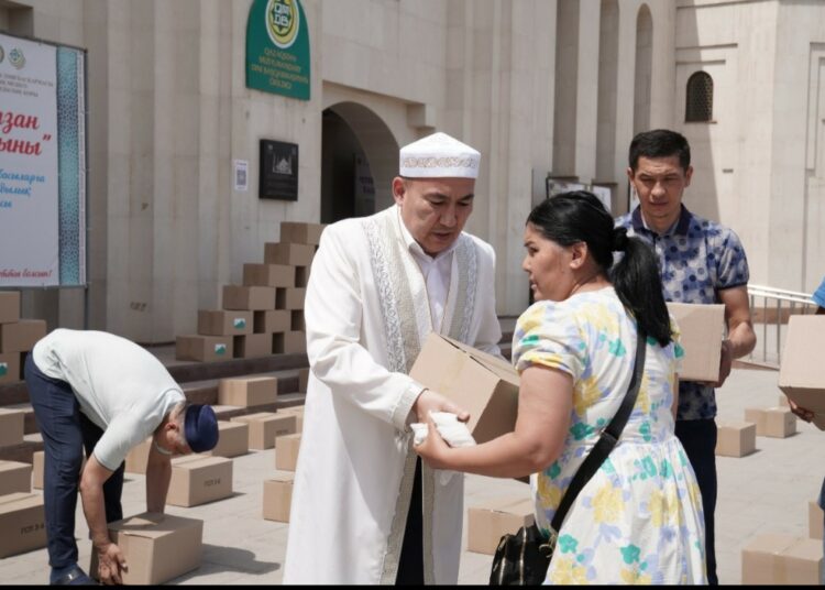 ШЫМКЕНТ: 32 МЫҢ ОТБАСЫҒА “ РАМАЗАН ҚОРЖЫНЫ” ҮЛЕСТІРІЛДІ