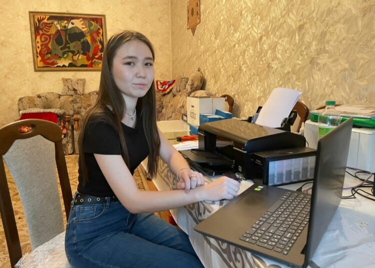 КӘСІП БАСТАП ЖАТҚАН ЖАСТАР КӨП