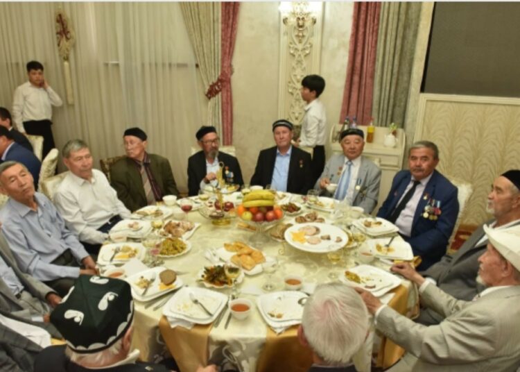 ҚАРАТАУ АУДАНЫНЫҢ АРДАГЕРЛЕРІНЕ ҚҰРМЕТ КӨРСЕТІЛДІ