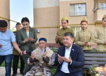 МӘСЛИХАТ ХАТШЫСЫ АРДАГЕРДІ МЕРЕКЕМЕН ҚҰТТЫҚТАДЫ